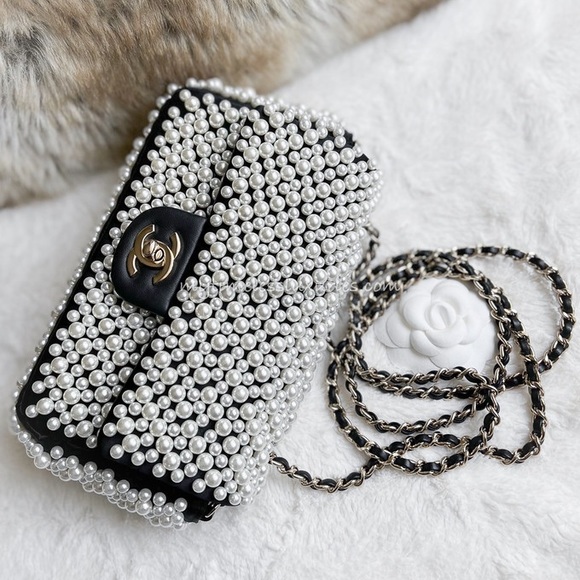 CHANEL Mini Pearl Flap Bag - Picture 6 of 11